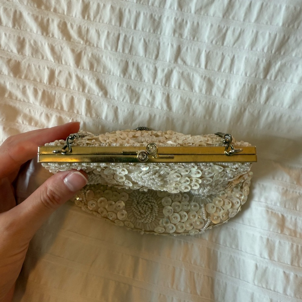VINTAGE White Beaded Clutch with Gold Clasp and Floral Design - Picture 3 of 4